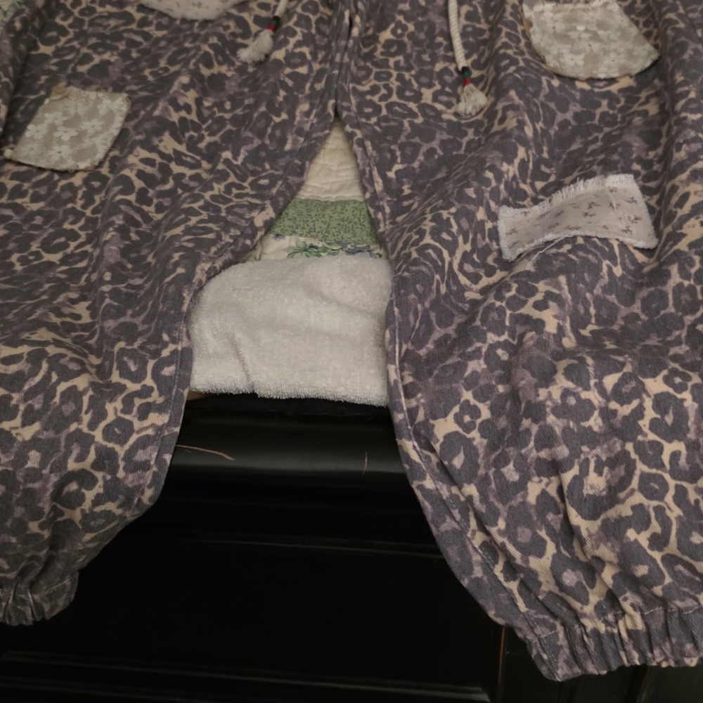 POL Leopard Print Joggers with Pockets - Picture 5 of 8